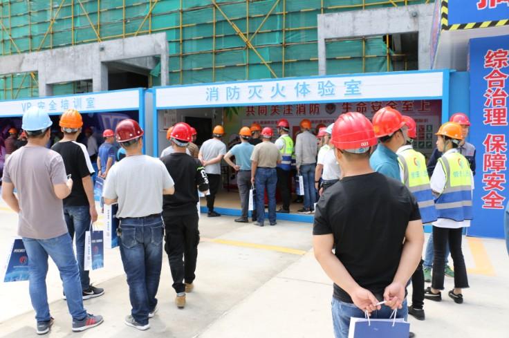 浦口區(qū)建設局安監(jiān)站組織開展2019年建筑行業(yè)“安全生產月”啟動儀式活動暨智慧工地示范項目現(xiàn)場觀摩會-第4張圖片-南京九建