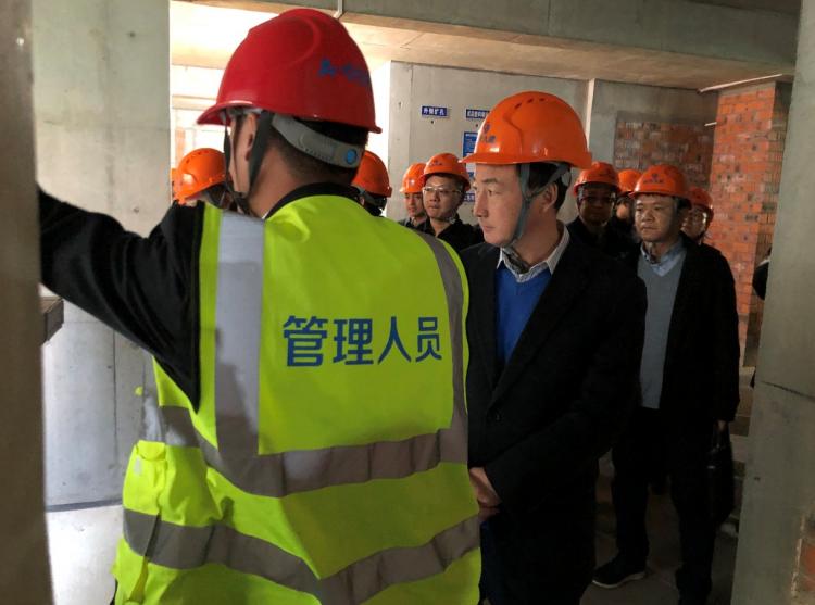 “工地長”觀摩安全生產(chǎn)及揚(yáng)塵管控現(xiàn)場觀摩活動在我司G08項目順利舉行-第2張圖片-南京九建